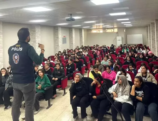 Adıyaman'da Öğrencilere Siber Güvenlik Semineri Verildi