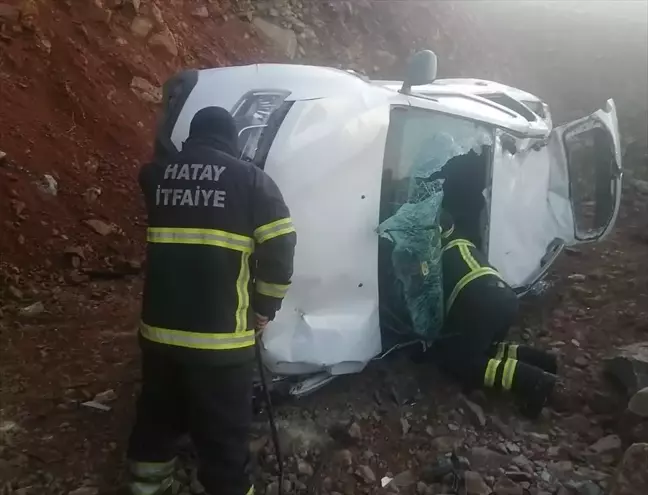 Hatay'da Uçuruma Yuvarlanan Otomobilde Sürücü Yaralandı