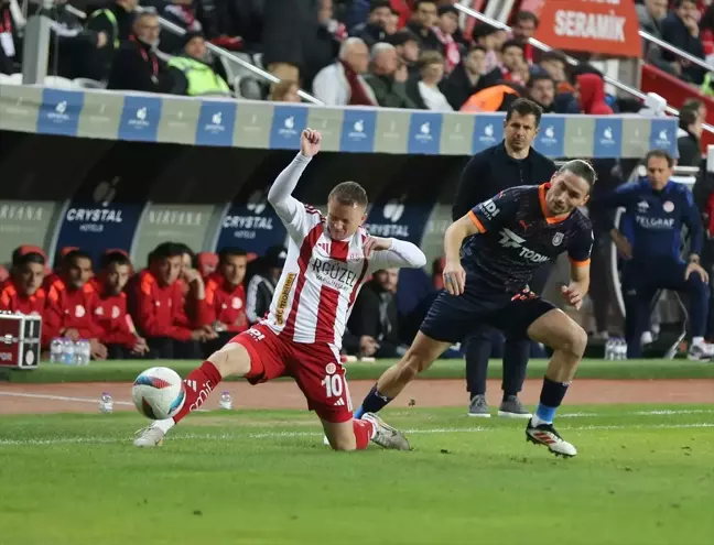 Onvo Antalyaspor - RAMS Başakşehir Maçı 0-0 Eşitlikle Sona Erdi