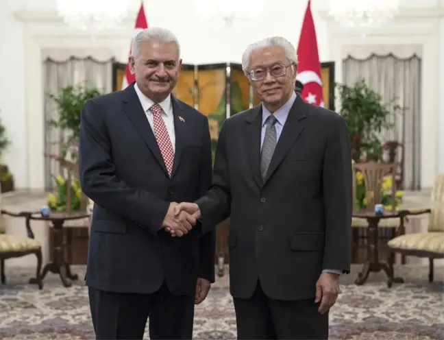 Singapur Cumhurbaşkanı ile Görüştü
