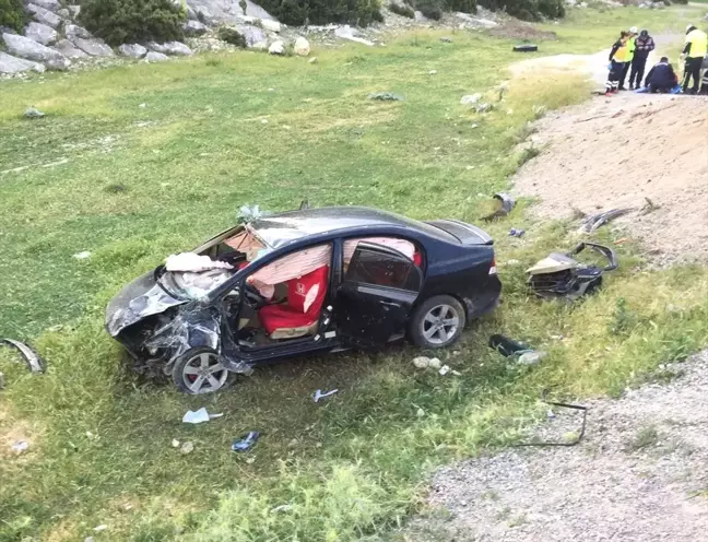 Burdur'da Otomobil Şarampole Devrildi: 1 Ölü, 3 Yaralı