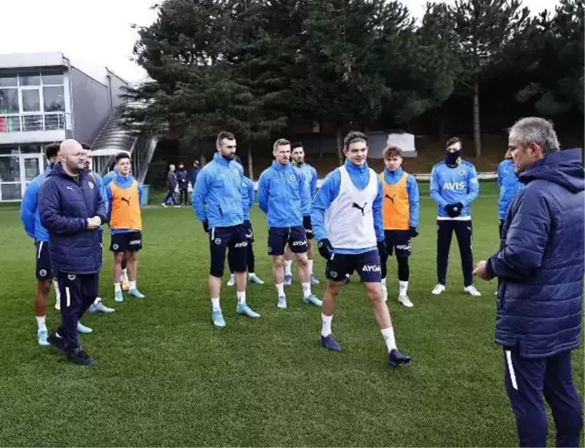 Fenerbahçe'de İsak Vural ilk idmanına çıktı
