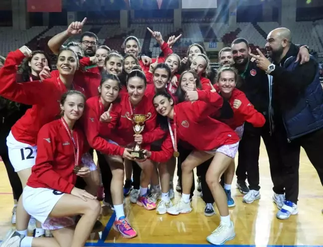 Kepez Belediyesi Spor Kulübü Takımı Kaptanı Hazal Çetin Antalya Toroslar Spor Kulübü'ne Transfer Oldu