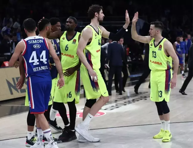 Anadolu Efes, Barcelona'yı Deplasmanda Ezdi Geçti