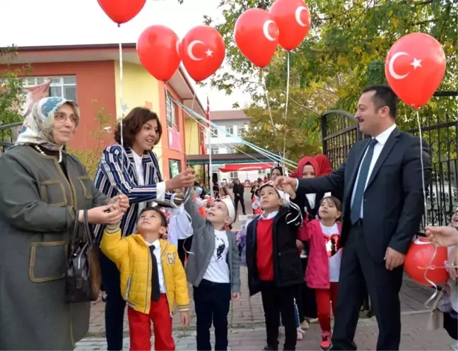 Minikler Mehmetçik'e sevgi balonuyla selam gönderdi