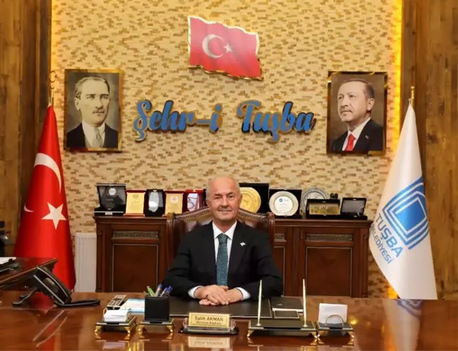 Van'ın Tuşba Belediye Başkanı Salih Akman, gazetecilerin fedakarlığını takdir etti