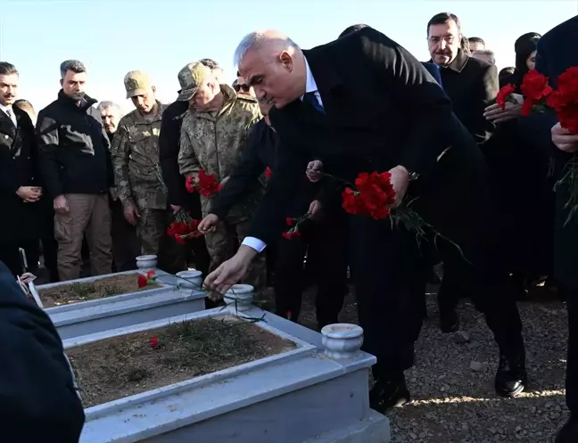 Kültür ve Turizm Bakanı Malatya'da depremzede aileleri ziyaret etti
