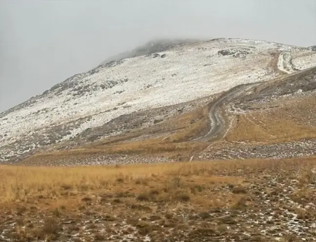 Van'ın Başkale İlçesinde Mevsimin İlk Karı Yağdı