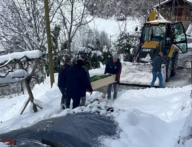 Rize'de Kar Nedeniyle Ulaşımı Kesilen Yolun Açılmasıyla Cenaze Töreni Gerçekleşti