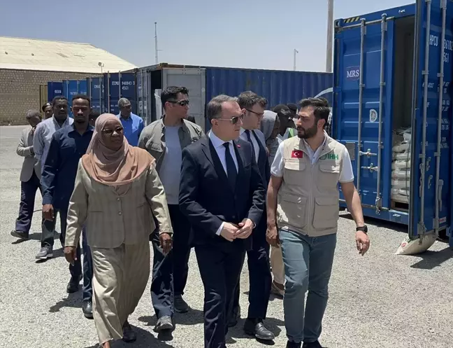 Türkiye'nin İnsani Yardım Taşıyan 2. İyilik Gemisi Sudan'a Ulaştı