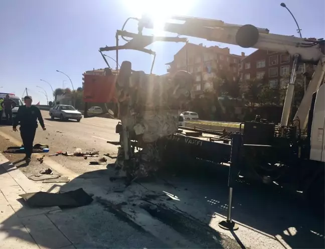 Hurda Yığınına Dönen Araçtan Sağ Çıktı