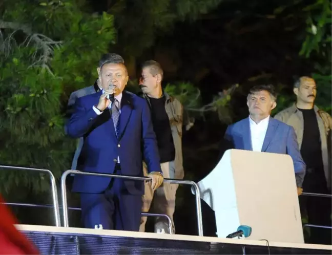 Erdoğan Huber Köşkü Önündeki Kalabalığa Seslendi