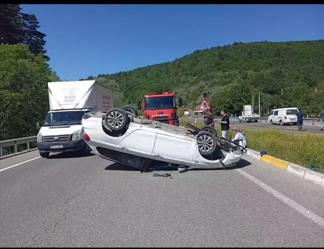 Bolu'da Otomobil Devrildi: 2 Kişi Yaralandı