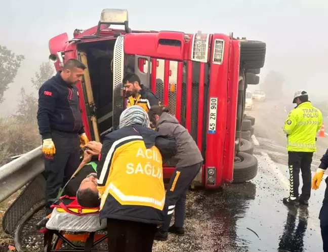 Çorum'da Yoğun Sis Nedeniyle Tır Devrildi: Sürücü Yaralı