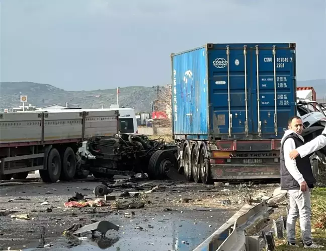 İzmir'de Tır Kazası: 1 Ölü, 1 Yaralı