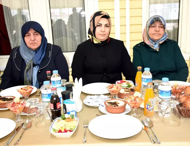 Emniyet Genel Müdürü Altınok'un Eşi Şehit Yakınlarıyla Buluştu