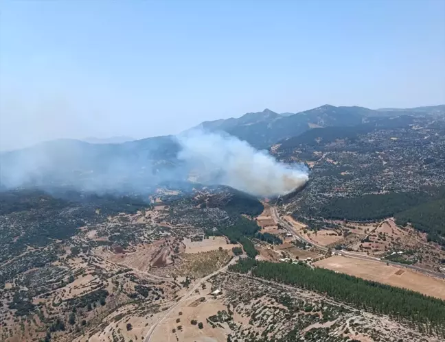 Silifke'deki Orman Yangını Kontrol Altına Alınmaya Çalışılıyor