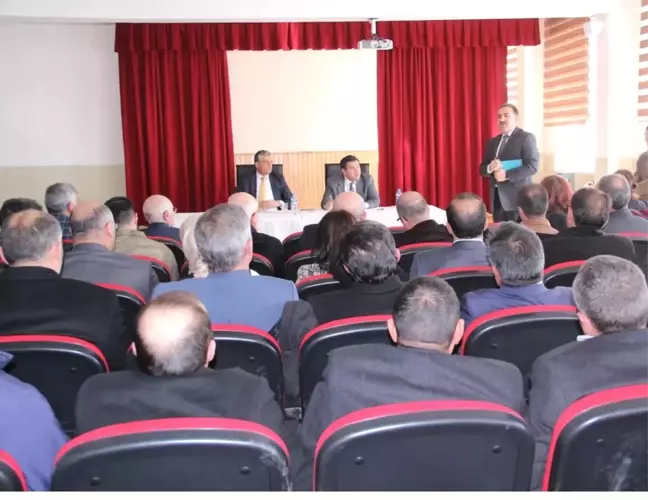 Vali Özefe, Çıldır'da Muhtarlarla Buluştu
