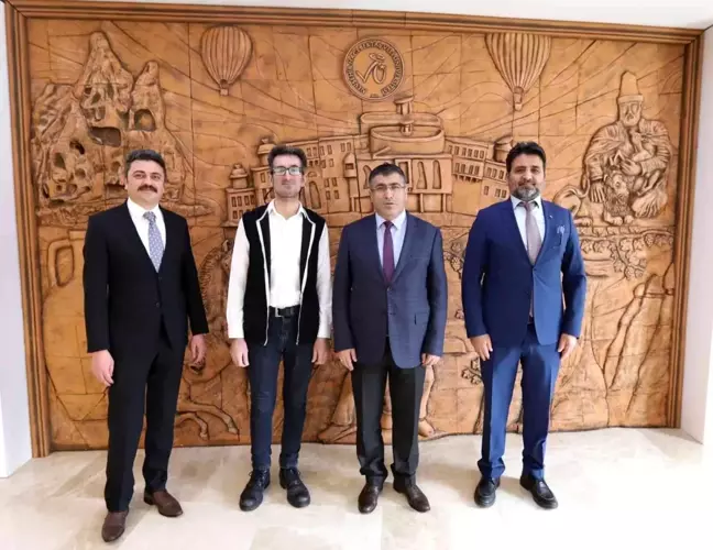 Rektör Aktekin'den, emekli personele teşekkür plaketi