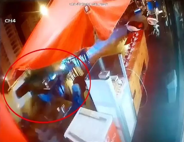 Diyarbakır'da Minibüs Pastaneye Dalıyor