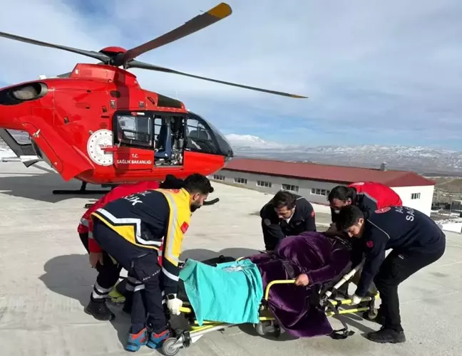 Van'da rahatsızlanan hamile kadın ambulans helikopterle hastaneye ulaştırıldı