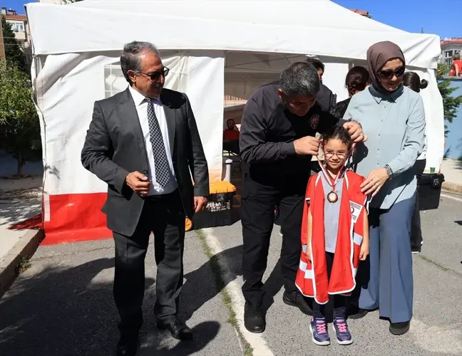 Edirne'de Öğrenciler Kan Bağışında Bulunarak Madalya Kazandı