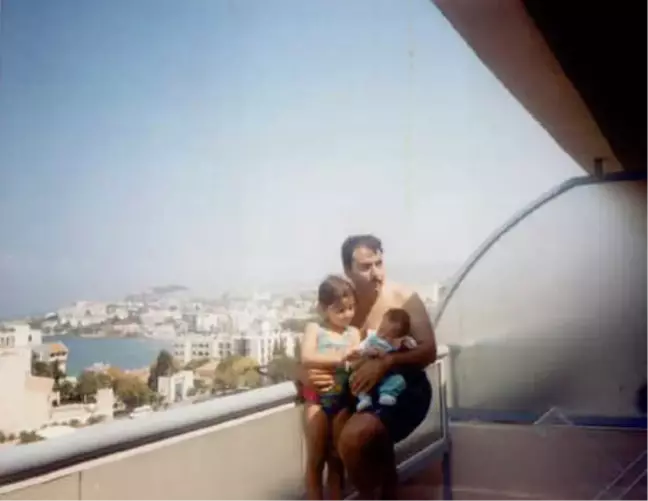 19 Yıl Sonra Aynı Otelde Aynı Tatil Pozlarını Verdiler