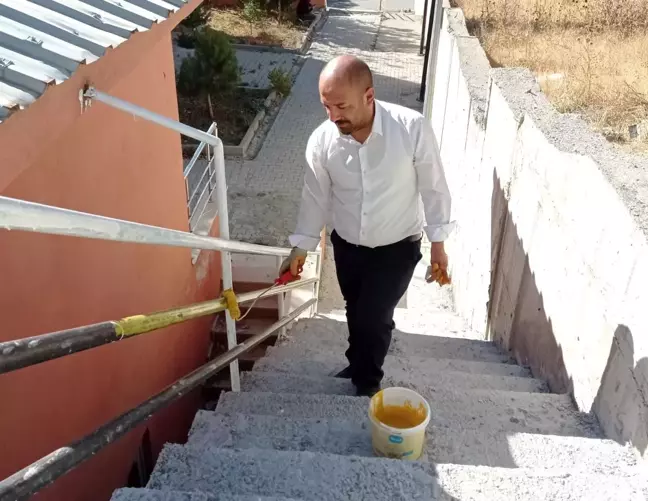 Öğrencilerin kullandığı merdivenler onarıldı