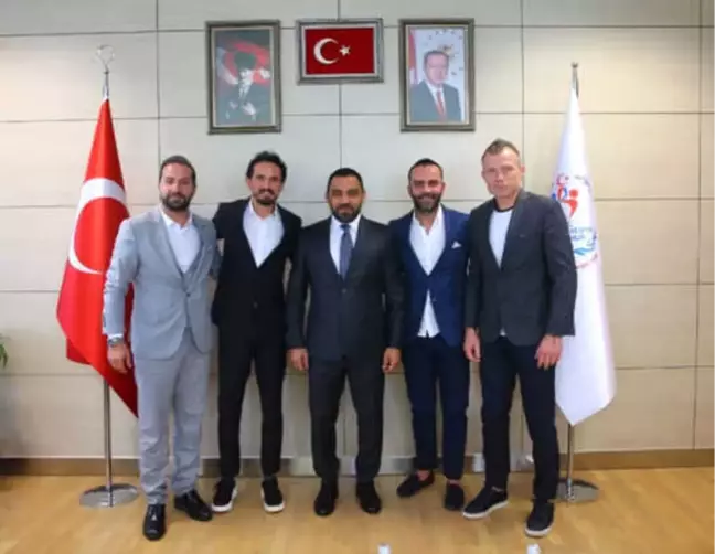 Fenerbahçeli Eski Futbolcular Tuncay Şanlı, Semih Şentürk ve Serdar Kulbilge, Hamza Yerlikaya'yı Ziyaret Etti