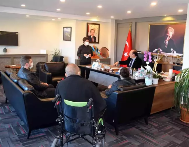 Aliağa'da halk günü: Kaymakam Karaman, makamında sorunları dinliyor