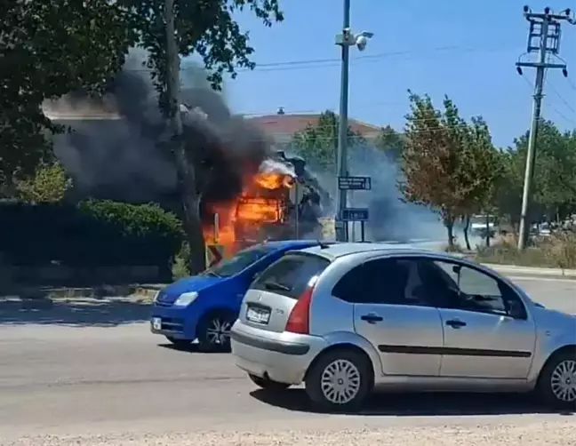 Sabah saatlerinde meydana gelen araç yangınları maddi zarara neden oldu