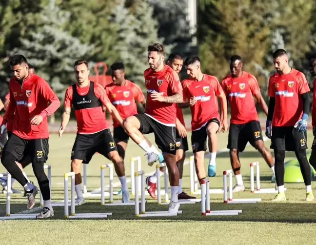 Kayseri haberleri... Kayserispor'da 31 futbolcunun lisansı çıktı