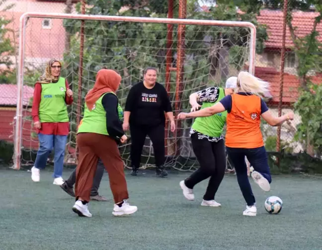Denizli'de Anneler Günü etkinliğinde anneler sahada mücadele verdi