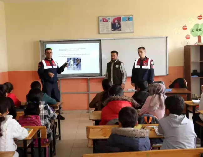 Ağrı'da öğrencilere doğa ve hayvan sevgisi eğitimi verildi