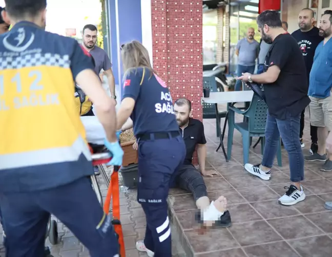 Antalya'da Kavga Sırasında Bacağından Vurulan Genç Hastaneye Kaldırıldı