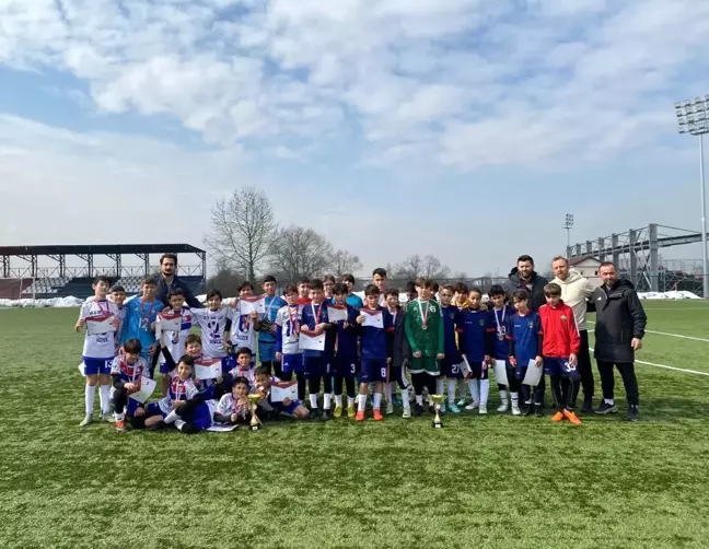 Düzce'de Okul Sporları Küçük Erkekler Futbol Müsabakaları Tamamlandı