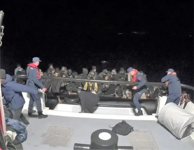 İzmir'de Yasa Dışı Göçmen Operasyonu: 46 Kişi Yakalandı