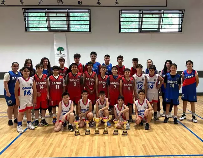 SANKO Okulları Basketbol Takımları İl Birinciliği'nde başarılı oldu