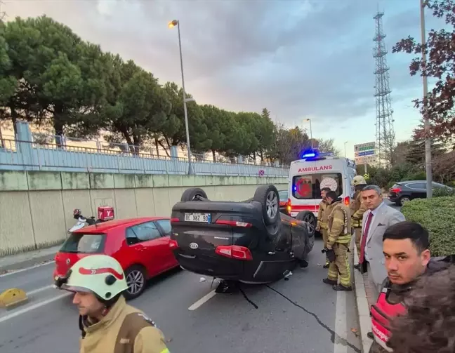 Sarıyer'de Devrilen Otomobil Trafik Yoğunluğu Yarattı