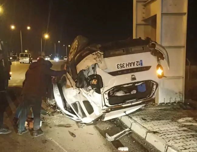 Bingöl'de Otomobil Takla Attı: 2 Yaralı