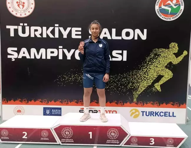 Gülnaz Çetin, U 16 Salon Atletizm Türkiye Şampiyonası'nda Türkiye Üçüncüsü Oldu