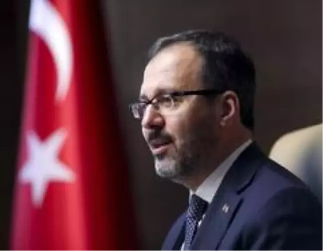Bakan Kasapoğlu'ndan milli güreşçilere tebrik