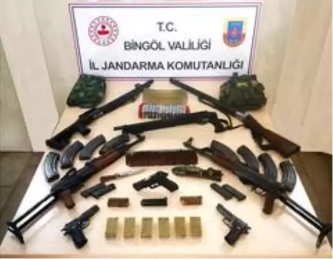 Bingöl'de 10 adrese operasyon çok sayıda silah ele geçirildi : 12 gözaltı