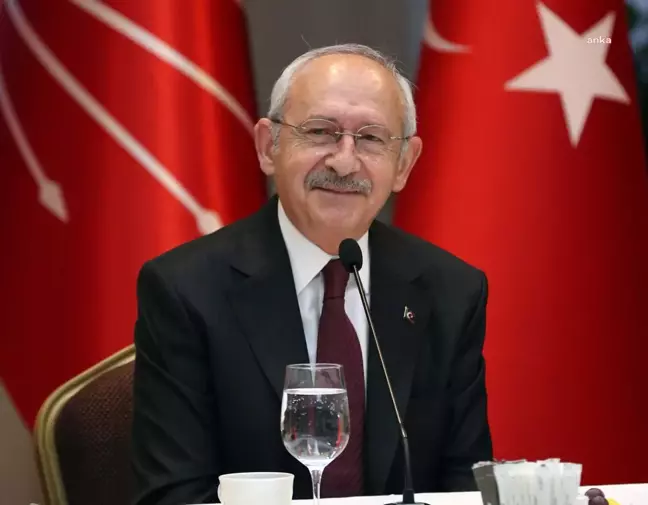 Kılıçdaroğlu, Süper Lig'e Yükselen Ankaragücü ve Ümraniyespor'u Kutladı