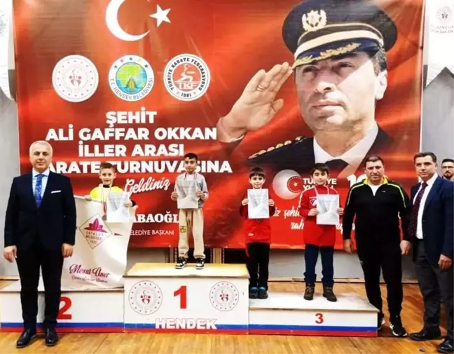 Körfezli Karateciler Şampiyonada Madalyalar Kazandı