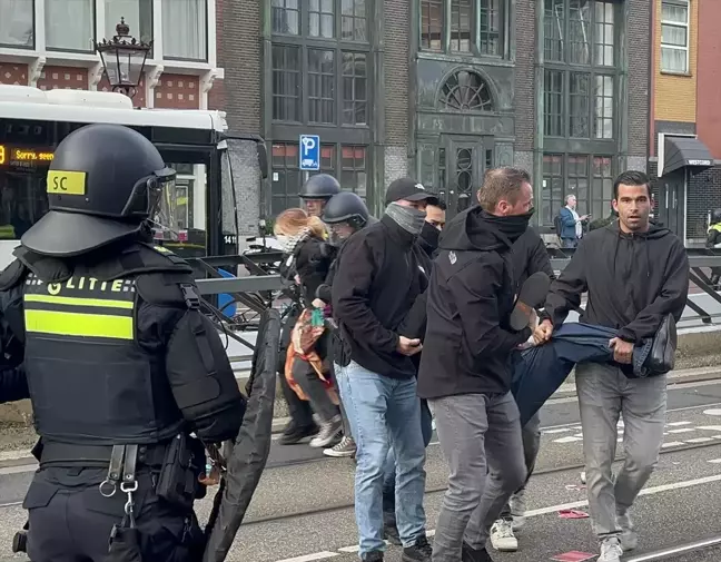 Amsterdam'da Filistin Yanlısı Göstericilere Polis Müdahalesi