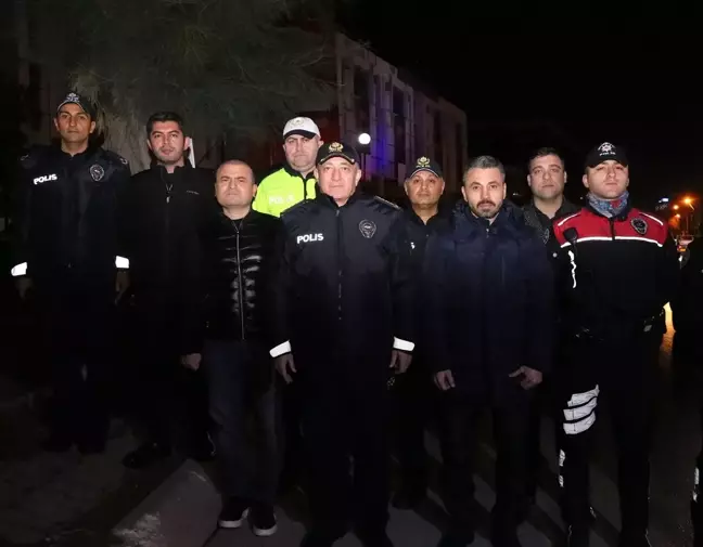 İzmir Bornova'da Asayiş Uygulaması: 274 Araç Denetlendi, Uyuşturucu ve Silah Ele Geçirildi