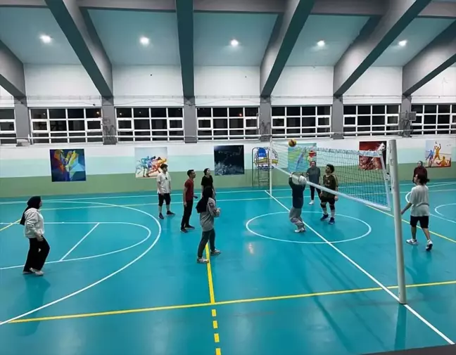 Genç Yeşilay Topluluğu'ndan Sağlıklı Yaşam İçin Voleybol Etkinlikleri