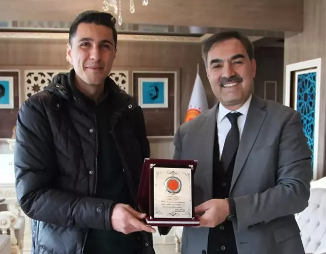 Başkan Çoban'dan Gazetecilere Teşekkür Plaketi