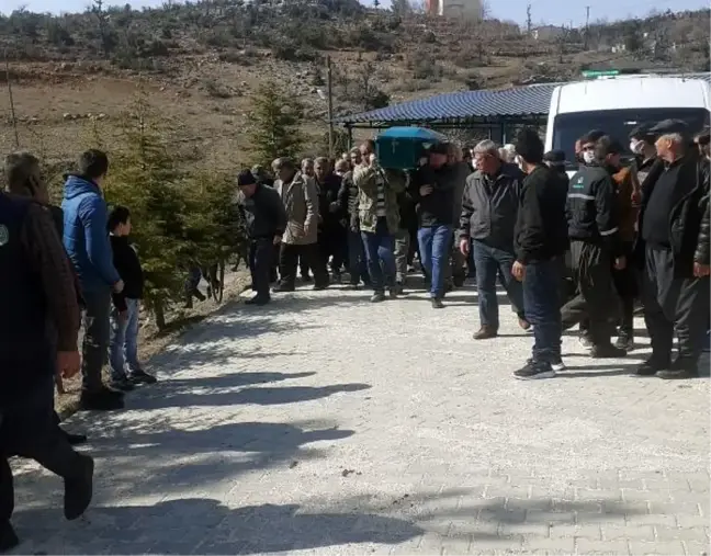 Traktör kazasında ölen baba toprağa verildi, oğlu taburcu oldu